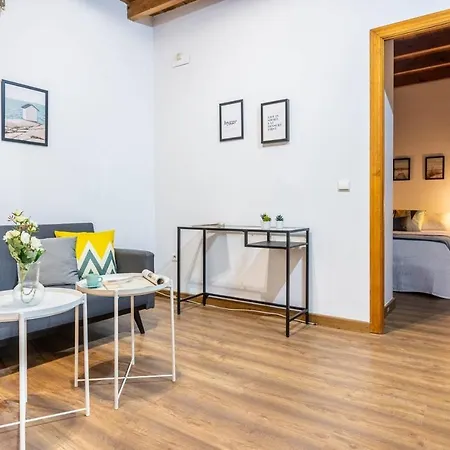 Macarena, En El Centro De Sevilla, Con Ac Sevilla